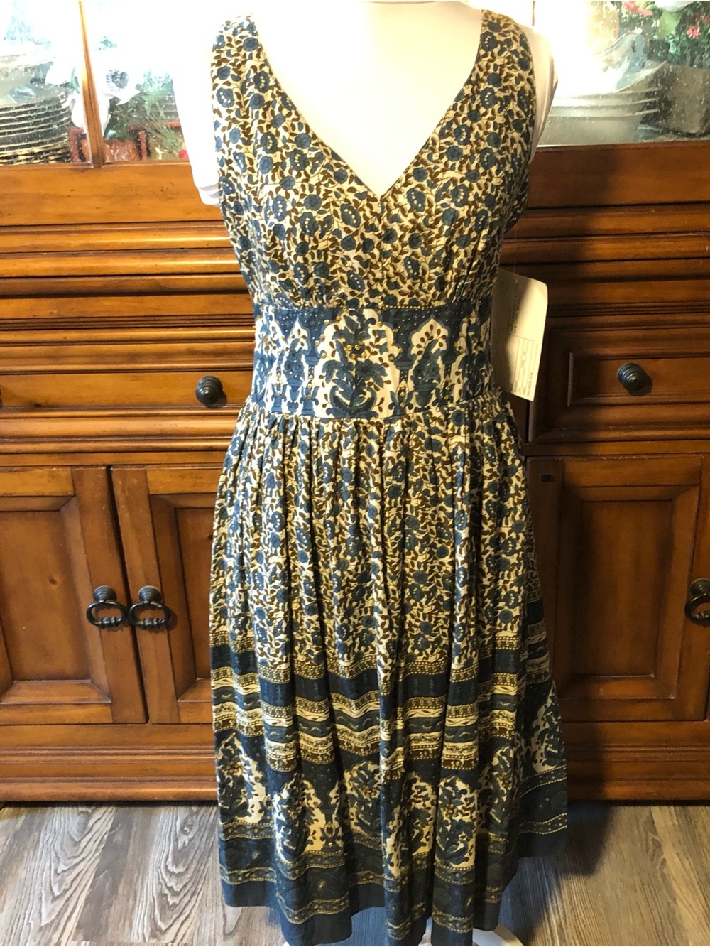NWT Jane Ashley Blue and Cream Printed V-Neck Midi Dress